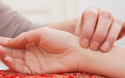 Ascoltare i polsi, osservare la lingua, leggere il volto